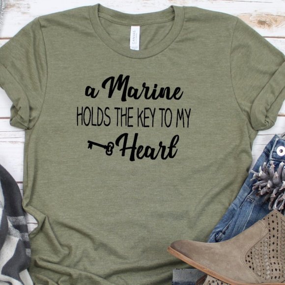 MILITARY TEE  A MARINE HOLDS THE KEY TO MY HEART - Picture 1 of 3